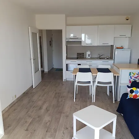 Grand T2, 4 Personnes, Clim, Parking, Proche Centre Apartamento