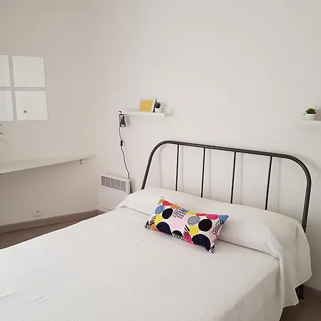 Grand T2, 4 Personnes, Clim, Parking, Proche Centre *